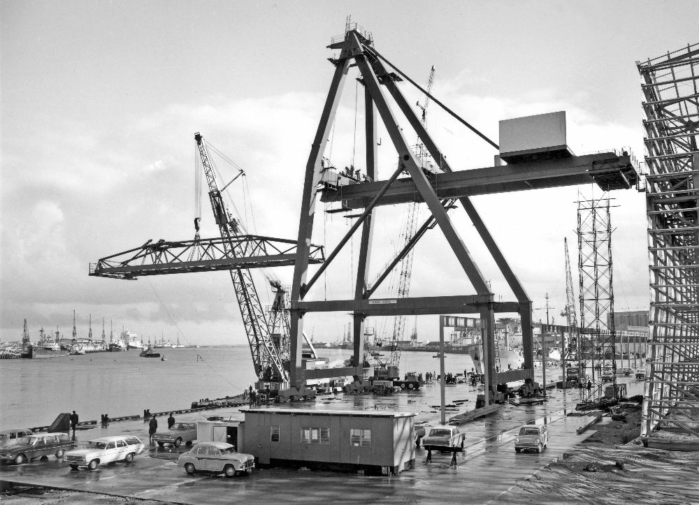 11 - Lifting the Boom Portainer No1 c1968 - Sivyers and Associates 11 - Lifting the Boom Portainer No1 c1968 - Sivyers and Associates