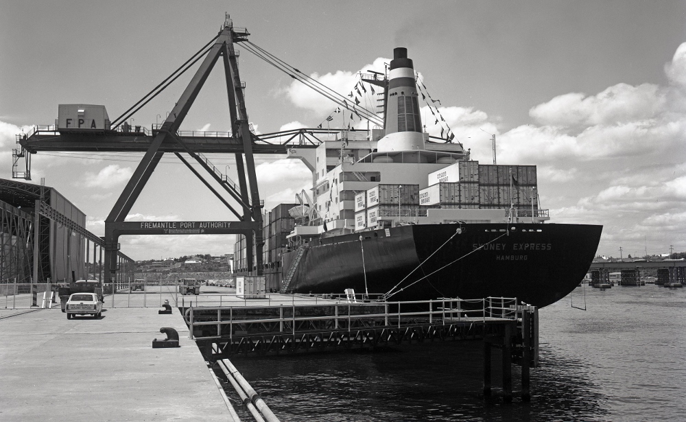 19 - Largest container vessel in the world - debut visit Sydney Express 1970 19 - Largest container vessel in the world - debut visit Sydney Express 1970