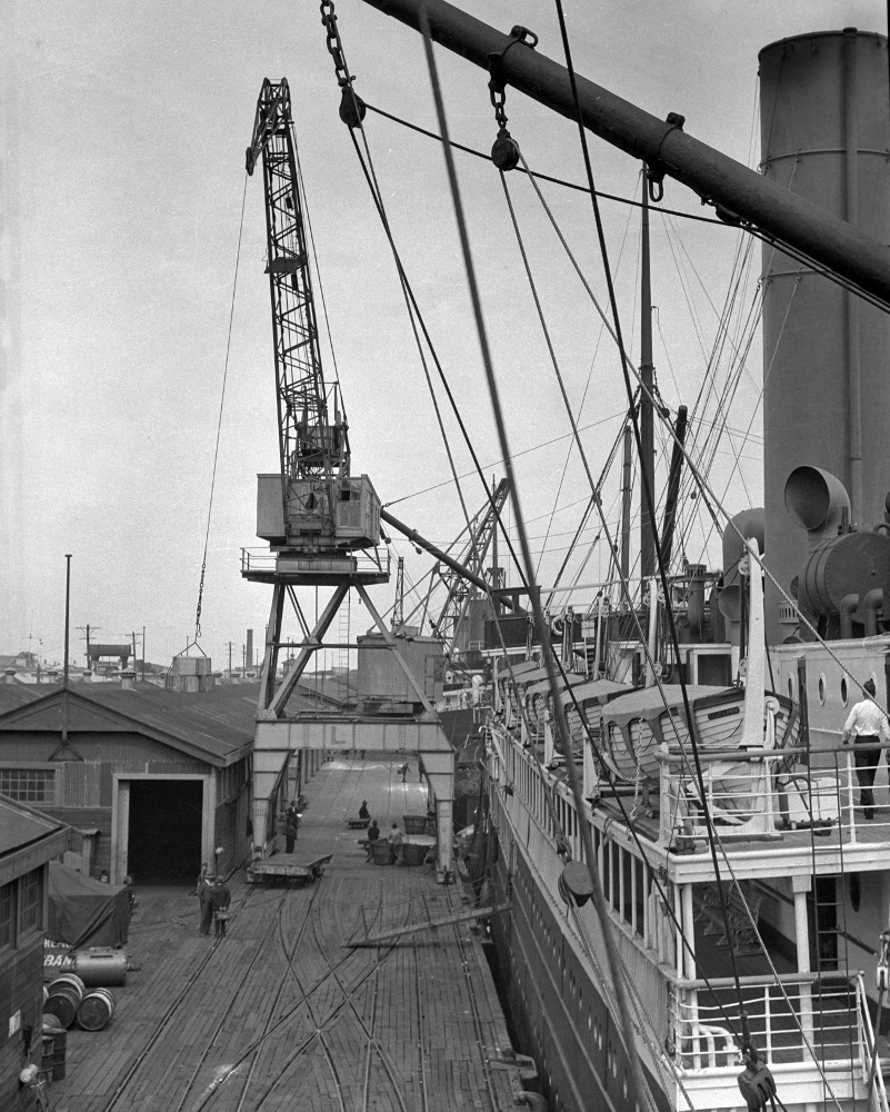 Cargo handling operations Victoria Quay 1934 Cargo handling operations Victoria Quay 1934